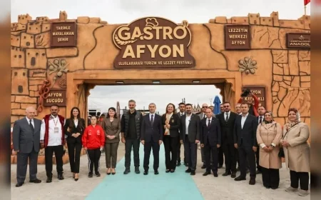 Afyonkarahisar Belediye Başkanı Burcu Köksal: “247 metre 68 santimetrelik soframızla Guinness Dünya Rekoru’nu kırdık”