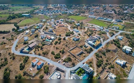 Milas’ın Dörttepe ve Meşelik mahallelerinde 5 kilometrelik yolda sathi kaplama çalışması