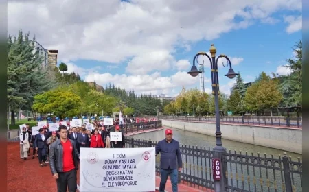 Keçiören’de Dünya Yaşlılar Günü yürüyüş, müzik ve buluşmalarla kutlandı