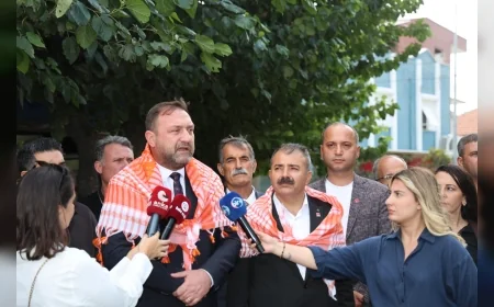 CHP İzmir İl Başkanı Utku Gümrükçü: “Tatlı üzümde acı fiyat olmaz, alım fiyatı en az 150 lira olmalı”