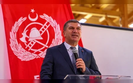 Burdur Belediye Başkanı Ali Orkun Ercengiz: “İtfaiyecilerimizin sosyal haklarını her yerde savunmakla mükellefiz”
