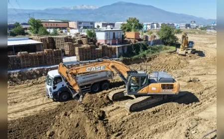 Bursa Büyükşehir Belediyesi İnegöl’de 7 kilometrelik yeni imar yolunda sathi kaplamaya başladı