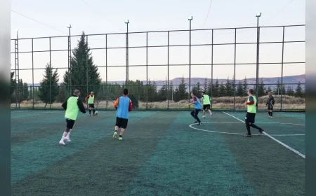 Tepebaşı’nda Cumhuriyet coşkusu sahaya taşındı, geleneksel futbol turnuvası başladı