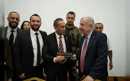 Zafer Partisi Genel Başkanı Prof. Dr. Ümit Özdağ’dan Antalya’da Konyaaltı Muhtarlar Derneği’ne Ziyaret