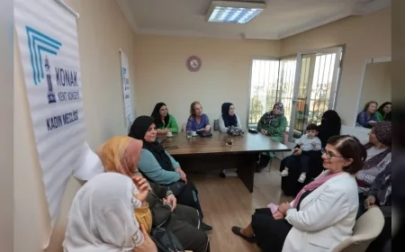 Konak Belediyesi ve Kent Konseyi Kadın Meclisi, meme kanserinde erken teşhis farkındalığı için seminerler düzenliyor