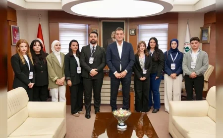 Giresun Belediye Başkanı Fuat Köse Üniversiteli Gençleri Makamında Ağırlayarak Kentin Geleceğine İlişkin Görüşlerini Dinledi