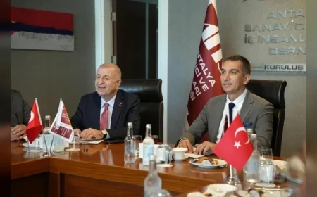 Zafer Partisi Genel Başkanı Prof. Dr. Ümit Özdağ, Antalya Sanayici ve İş İnsanları Derneği’ni Ziyaret Etti