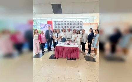 Ege Üniversitesi Hastanesinde Meme Kanseri Farkındalık Standı Yoğun İlgi Gördü: Erken Tanının Önemi Anlatıldı