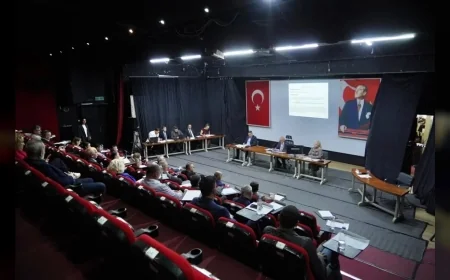 AYVALIK BELEDİYE BAŞKANI MESUT ERGİN: “VURAL SİNEMASI’NI YENİDEN AYVALIK’IN KÜLTÜR VE SANAT YAŞAMINA KAZANDIRIYORUZ”