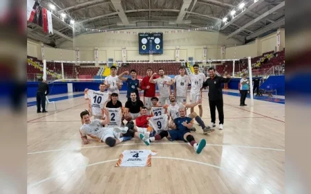 İnegöl Belediyespor Erkek Voleybol Takımı Yıldız Spor’u 3-1 Mağlup Ederek Ligde 4’te 4 Yaptı ve Liderliğe Yükseldi
