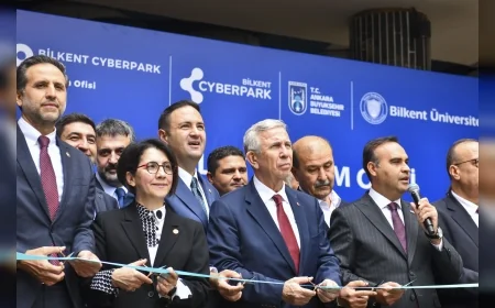 Ankara Büyükşehir Belediyesi ile Bilkent Üniversitesi İş Birliğinde 80 Ofis Kapasiteli Bilkent CYBERPARK Ulus Girişim Ofisi Açıldı