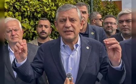 YENİ Parti Genel Başkanı Özgür Özel: “Kimse umutsuzluğa kapılmasın, birilerinin sonu geldi, biz daha yeni başlıyoruz”