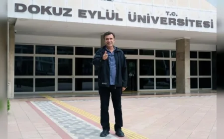 BEŞİKTAŞ'IN EFSANE FUTBOLCUSU FEYYAZ UÇAR, DEÜ 60+ TAZELENME ÜNİVERSİTESİNDE YENİDEN ÖĞRENCİ OLDU
