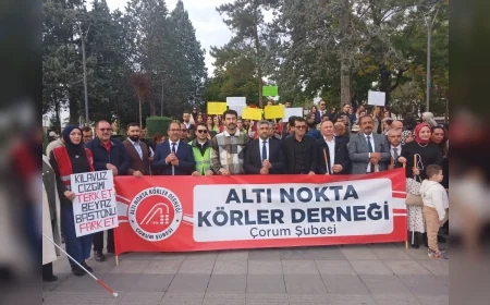 Çorum’da Görme Engelliler Beyaz Bastonlarıyla Yürüdü, Kılavuz Çizgileri İçin Duyarlılık Çağrısı Yapıldı