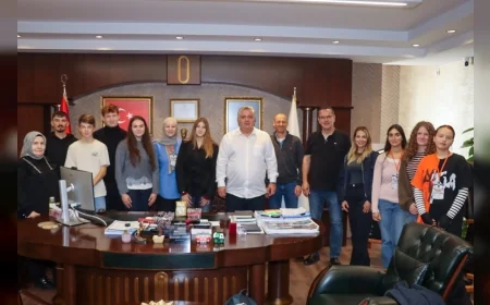 Yalova Belediye Başkanı Mehmet Gürel, Almanya’nın Rottenburg Kentinden Gelen Öğrenci ve Eğitimcileri Ağırladı