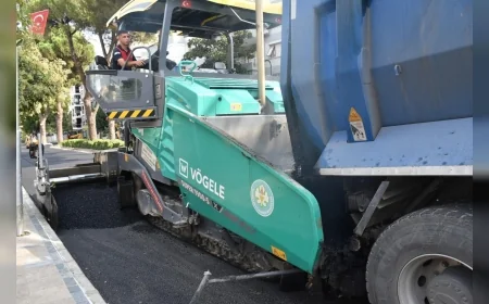 Manisa Büyükşehir Belediyesi Salihli’de Ferah Caddesi’ni Yeniliyor: 3 Bin Ton Sıcak Asfalt Serilecek