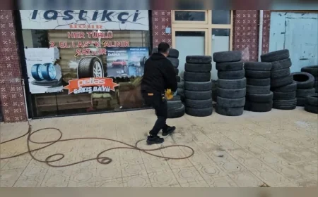 Çorum’da Polise Sığınan Gencin Babasına Ait Oto Lastik Tamirhanesi Pompalı Tüfekle Kurşunlandı
