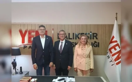 Balıkesir’de Yeni Parti İl ve İlçe Başkanlıklarının Yeni Hizmet Binaları Törenle Açıldı