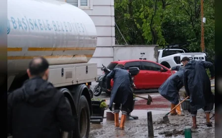 Başiskele Belediyesi Şiddetli Yağışa Karşı Tüm Birimleriyle Teyakkuza Geçti, Ekipler Gece Boyunca Sahada Görev Yaptı