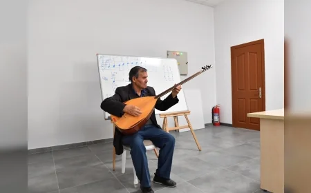 Altındağ’da 74 Yaşındaki Necmi Dal Şiirleri ve Sazıyla Türkü Kültürünü Yaşatıyor
