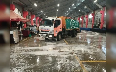 Düzce Belediyesi Aziziye Kapalı Pazaryeri’nde Sebze ve Meyve Bölümünü Deterjanla Yıkayarak Kapsamlı Temizlik Gerçekleştirdi