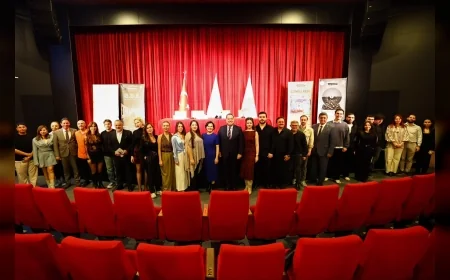 Manisa Büyükşehir Belediyesi Şehir Tiyatrosu 20’nci Yılını ‘G.D.K.’ Prömiyeri ve ‘Duruş’ Temasıyla Kutluyor