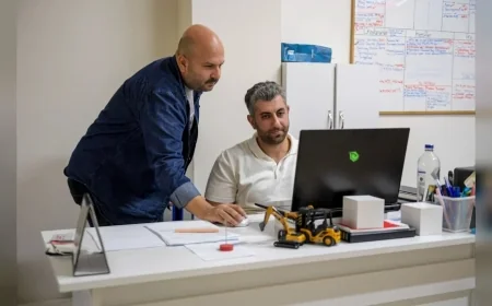 İzmir Büyükşehir Belediyesi İş’te İzmir Platformuyla Üç Kişiye Aynı Firmada İstihdam Sağladı