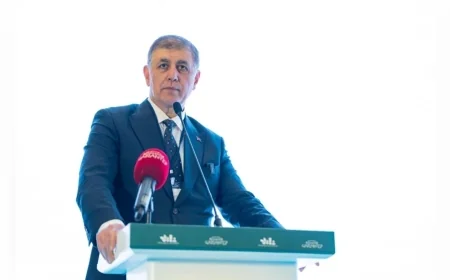 İzmir Büyükşehir Belediye Başkanı Dr. Cemil Tugay: “Bu güzel dünyayı gelecek nesillere sağlıklı devretmek zorundayız”