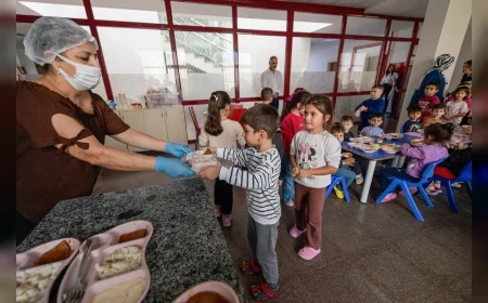 İzmir Büyükşehir Belediyesinden Miniklere Sıcak Yemek Desteği: Her Gün 1500 Çocuğa Ulaşılıyor