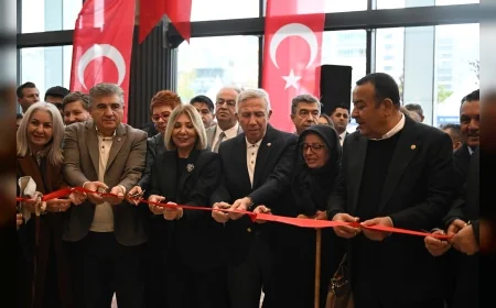 Ankara Büyükşehir Belediyesi Bağlıca’da Cumhuriyet Yüzme Havuzu ve Spor Kompleksi’ni Hizmete Açtı