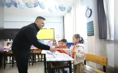 İnegöl Belediyesi 10. Kitap Günleri Öncesinde 27 Bin Öğrenciye Kumbara Dağıtarak Kitap Sevgisini Tasarrufla Buluşturdu