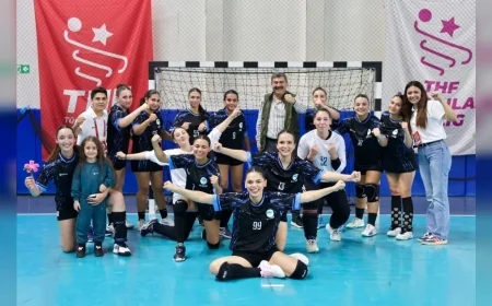Toroslar Belediyesi Spor Kulübü Kadın Hentbol ve Voleybol Takımları Çifte Galibiyetle Liderliğe Yükseldi