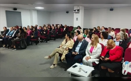 CHP İzmir İl ve Karşıyaka Kadın Kollarından Meme Kanseri Farkındalık Paneli: “Erken Teşhis Hayat Kurtarır”