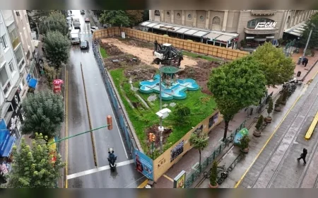 Eskişehir Büyükşehir Belediyesi Kızılcıklı Mahmut Pehlivan Caddesi’ndeki Meydanı Yeni Sosyal Alanlarla Yeniliyor