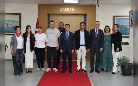 Marmaris’te Selimiye Mahallesi’nden Başkan Acar Ünlü’ye Deniz Ürünleri Festivali Teşekkürü