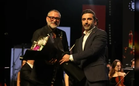 Bursa’da Mehterler Buluşması Hüsnü Şenlendirici ve Serkan Çağrı’nın Konseriyle Sona Erdi