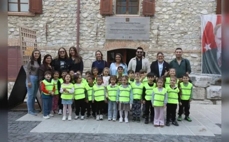 Efes Selçuk’ta Minikler Kent Belleği Ziyaretiyle Tarihi Keşfetti, Seramik Atölyesinde Antik Efes’in İzlerini Şekillendirdi