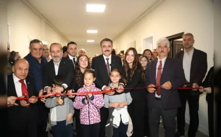 Dikili Belediye Başkanı Mustafa Kırgöz: “Gençlerimizin başarısı hepimizin başarısıdır”