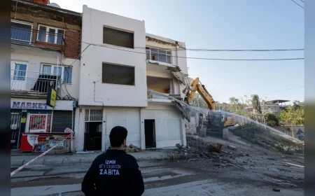 İzmir Büyükşehir Belediyesi Buca Onat Tüneli Projesi’nde 55 Yapı İçin Uzlaşı Sağladı, 26 Yapı Yıkıldı