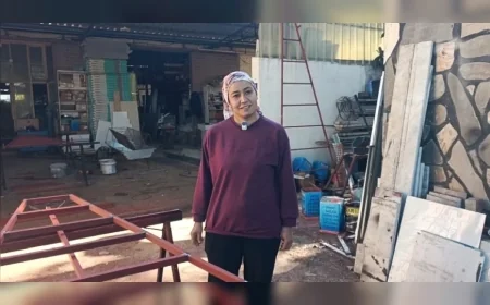 Aydın’da Eşinin İşsiz Kalmasıyla Atölye Açan Buket Şenler 9 Yıldır Demir ve Mobilya Üretiyor