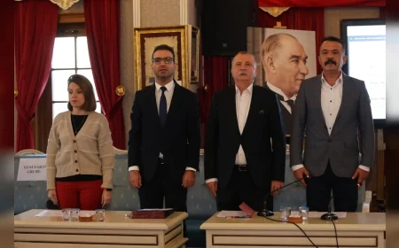 Yunusemre Belediye Meclisi’nde 2027 Bütçesi Kabul Edildi, Spil Mahallesi’nin Doğal Gaz Sorununa Çözüm İçin Protokol Onaylandı