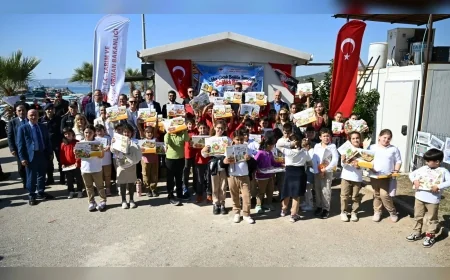 İzmir Gümüldür’de 50 Öğrenci Denizle Buluştu, Balıkçılığı Tanıdı ve Kitaplarla Ödüllendirildi