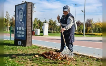 Bursa Büyükşehir Belediyesi 600 Personelle 93 Noktada Yeşil Alanların Bakımını Sürdürüyor