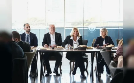 Etimesgut Belediye Başkan Vekili Seda Dilber, Muhtarlarla Atakent Sosyal Tesisleri’nde Bir Araya Geldi