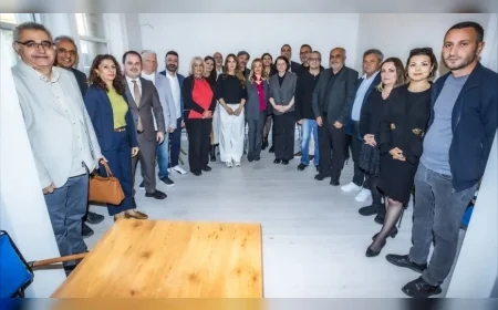 İzmir Gazeteciler Cemiyeti Başkanı Dilek Gappi: “Meslektaşlarımızı yalnız bırakmayacağız, dayanışmamızı sürdüreceğiz”