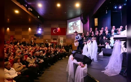 Manisa Büyükşehir Belediyesi Zeki Müren’i Unutulmaz Şarkılarıyla Andı