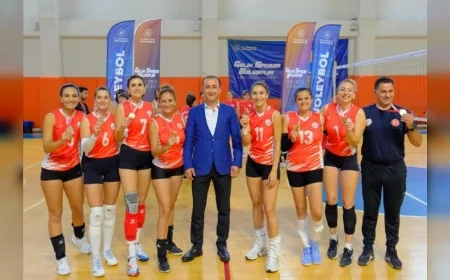 İzmir İl Millî Eğitim Müdürlüğü Kadın Voleybol Takımı İlk Katıldığı Turnuvada İl Şampiyonu Oldu