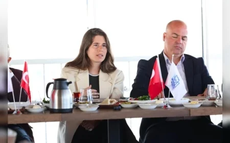 Çeşme Belediye Başkanı Lâl Denizli: “Mahallelerimizi birlikte daha iyi hale getiriyoruz”
