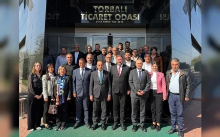CHP İzmir İl Başkanı Utku Gümrükçü Torbalı’da Esnaf ve Vatandaşlarla Buluştu: “Halkın Sesi ve Dert Ortağı Olmaya Devam Edeceğiz”