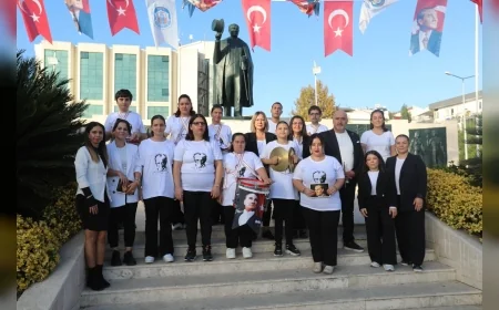 Efes Selçuk’ta Engelsiz Yaşam Merkezi Gençleri Şiir, Şarkı ve Ritimlerle Cumhuriyet Coşkusunu Yaşattı